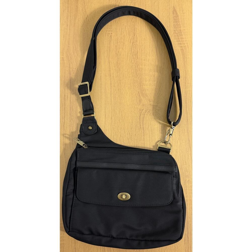 Travelon Anti-Theft Crossbody Travel Bag Purse in Black